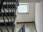 Renovierte, gepflegte, 2-Zi.- Wohnung mit Garage! - Treppenhaus