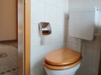 Renovierte, gepflegte, 2-Zi.- Wohnung mit Garage! - WC im Bad