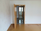 Renovierte, gepflegte, 2-Zi.- Wohnung mit Garage! - Schlafen Flur Bad