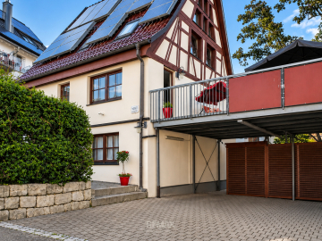 Charaktervolles Fachwerkhaus mit zwei Einheiten, offenem Dachgeschoss, Galerie und großem Balkon in Rommelshausen, 71394 Kernen im Remstal, Einfamilienhaus