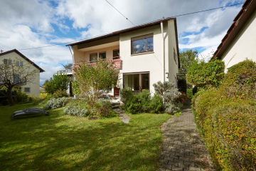 Charmantes Einfamilienhaus in ruhiger Lage in Backnang-Plattenwald, 71522 Backnang, Einfamilienhaus