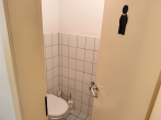 Moderne Büro- und Gewerbefläche mit ca. 238 m² und 5 Tiefgaragenstellplätzen in Wendlingen am Neckar - Herren WC