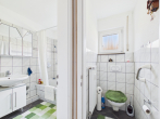 3-Familienhaus mit großem Grundstück. - EG WC und Bad