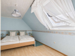 Idyllisches Mehrfamilienhaus im Ortskern mit vier Wohneinheiten - Schlafzimmer DG
