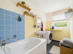 Idyllisches Mehrfamilienhaus im Ortskern mit vier Wohneinheiten - Badezimmer Maisonettewohnung