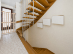 Idyllisches Mehrfamilienhaus im Ortskern mit vier Wohneinheiten - Treppenhaus Maisonettewohnung