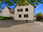 Idyllisches Mehrfamilienhaus im Ortskern mit vier Wohneinheiten - Hausansicht