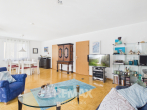 Freistehendes Einfamilienhaus mit Garten und Garage - Wohnzimmer mit Essbereich