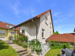 Freistehendes Einfamilienhaus mit Garten und Garage - Hausansicht