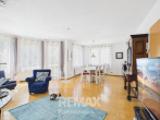 Freistehendes Einfamilienhaus mit Garten und Garage - Wohnzimmer mit Essbereich
