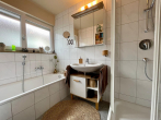 3-FH zur Kapitalanlage und mögliches 2-FH zur Selbstnutzung in Remshalden zu verkaufen - Badezimmer_EG_Haus_26-1