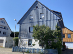 Freistehendes Einfamilienhaus mit Einliegerwohnung in ruhiger Lage - Haus Vorderansicht