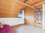 Freistehendes Einfamilienhaus mit Einliegerwohnung in ruhiger Lage - 2. OG - Kinderzimmer 2 mit Einbauschrank.