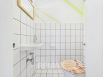 Gelegenheit! Wohnung mit Gartenterrasse und PKW-Stellplatz im Freien! - WC Bild 2