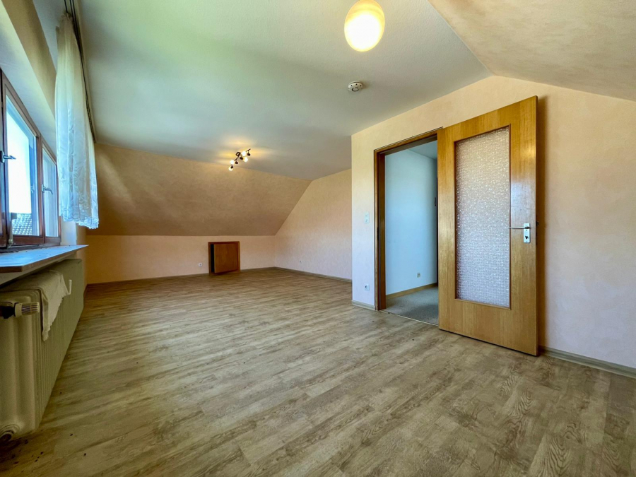 Wohn-/Esszimmer DG