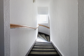 Kapitalanlage mit Charme und Potenzial: Wohnensemble mit Vorder- und Hinterhaus in bevorzugter Lage in Stuttgart - Silvrettastraße 36 a: Treppe ins DG