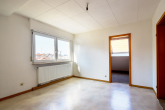 Kapitalanlage mit Charme und Potenzial: Wohnensemble mit Vorder- und Hinterhaus in bevorzugter Lage in Stuttgart - DG: Zimmer 1