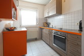 Kapitalanlage mit Charme und Potenzial: Wohnensemble mit Vorder- und Hinterhaus in bevorzugter Lage in Stuttgart - Silvrettastraße 36 a: OG: Küche