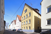 Kapitalanlage mit Charme und Potenzial: Wohnensemble mit Vorder- und Hinterhaus in bevorzugter Lage in Stuttgart - Hausansicht Süd