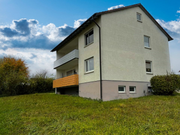 Geräumiges Zweifamilienhaus mit 2 Garagen in Leutenbach, 71397 Leutenbach - Weiler zum Stein, Zweifamilienhaus