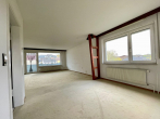 Geräumiges Zweifamilienhaus mit 2 Garagen in Leutenbach - Wohnbereich OG