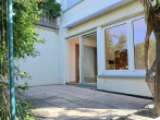 Zweigenerationenhaus mit Garten und Garage. - Terrasse