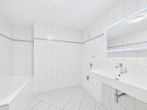 Großzügige 3 Zimmer-Wohnung mit Balkon und Stellplatz in Waiblingen zu verkaufen - Badezimmer