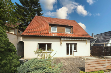 Idyllisch wohnen inmitten von Uhlbach!, 70329 Uhlbach, Zweifamilienhaus