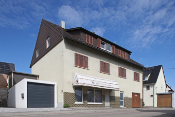 Wohn- und Geschäftshaus mit 3 Garagen, 71554 Weissach i.T., Mehrfamilienhaus