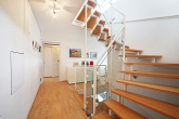 Großzügiges Familiendomizil mit Einliegerwohnung und Schwimmbad und viel Platz zum Leben - Treppe zur Galeriebene