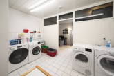 Großzügiges Familiendomizil mit Einliegerwohnung und Schwimmbad und viel Platz zum Leben - UG Waschküche