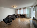 Moderne, barrierefreie 2-Zimmer-Hochparterre-Wohnung mit Balkon - Wohnzimmer