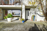 Freistehendes Architektenhaus mit baulichen Erweiterungsmöglichkeiten, *Energieklasse B* wie Bj. 2000 - Hauptzugang