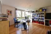 Freistehendes Architektenhaus mit baulichen Erweiterungsmöglichkeiten, *Energieklasse B* wie Bj. 2000 - Zimmer 1 im EG