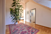 Freistehendes Architektenhaus mit baulichen Erweiterungsmöglichkeiten, *Energieklasse B* wie Bj. 2000 - Schlafzimmer im DG