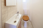 Kapitalanlage mit Charme und Potenzial: Wohnensemble mit Vorder- und Hinterhaus in bevorzugter Lage in Stuttgart - 2. OG: WC