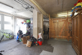 Kapitalanlage mit Charme und Potenzial: Wohnensemble mit Vorder- und Hinterhaus in bevorzugter Lage in Stuttgart - Silvrettastraße 36 a. Garage bzw. Werkstatt