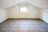 Kapitalanlage mit Charme und Potenzial: Wohnensemble mit Vorder- und Hinterhaus in bevorzugter Lage in Stuttgart - Silvrettastraße 36 a: DG: Schlafzimmer