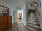Großraumwunder! 7 Zimmer, Garten mit Terrasse plus Garage. - Vorplatz, Treppe