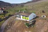 Baugrundstück mit Hausbestand in grüner Randlage und traumhafte Aussicht = Preis auf Anfrage = - Hausansicht.