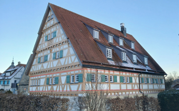 Mietwohnung mit Flair im denkmalgeschützten Fachwerkhaus!, 71384 Weinstadt, Etagenwohnung