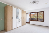 Gepflegtes Einfamilienhaus mit Einliegerwohnung, und schönem Garten! - DG Schlafzimmer