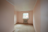 Praktische 4-Zimmer-Wohnung mit Südbalkon, Aussicht und Gartennutzung - Kinderzimmer 1