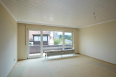 Praktische 4-Zimmer-Wohnung mit Südbalkon, Aussicht und Gartennutzung - Wohn-/Esszimmer und Balkon