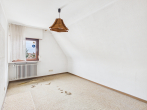 Freistehendes Wohnhaus mit kleinen Garten und Garage in zentraler Lage - Zimmer 2 - Dachgeschoss