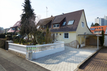 Einfamilienhaus/Doppelhaushälfte in ruhiger Lage, 70437 Stuttgart, Doppelhaushälfte