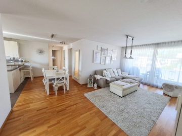 Helle 4-Zimmer-Wohnung mit Balkon in ruhiger und zentraler Lage, inkl. TG-Stellplatz, 71334 Waiblingen, Etagenwohnung