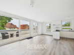 Exklusive 2-Zimmer-Penthousewohnung in Top-Lage mit großer Dachterrasse und Tiefgaragenstellplätzen - Wohn- und Essbereich