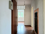 Zweifamilienhaus in schöner Lage mit Garten und Garage. - Flur
