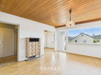 Reihenmittelhaus mit Garage und Garten: Mit Aussicht auf Weinberge - Wohnzimmer